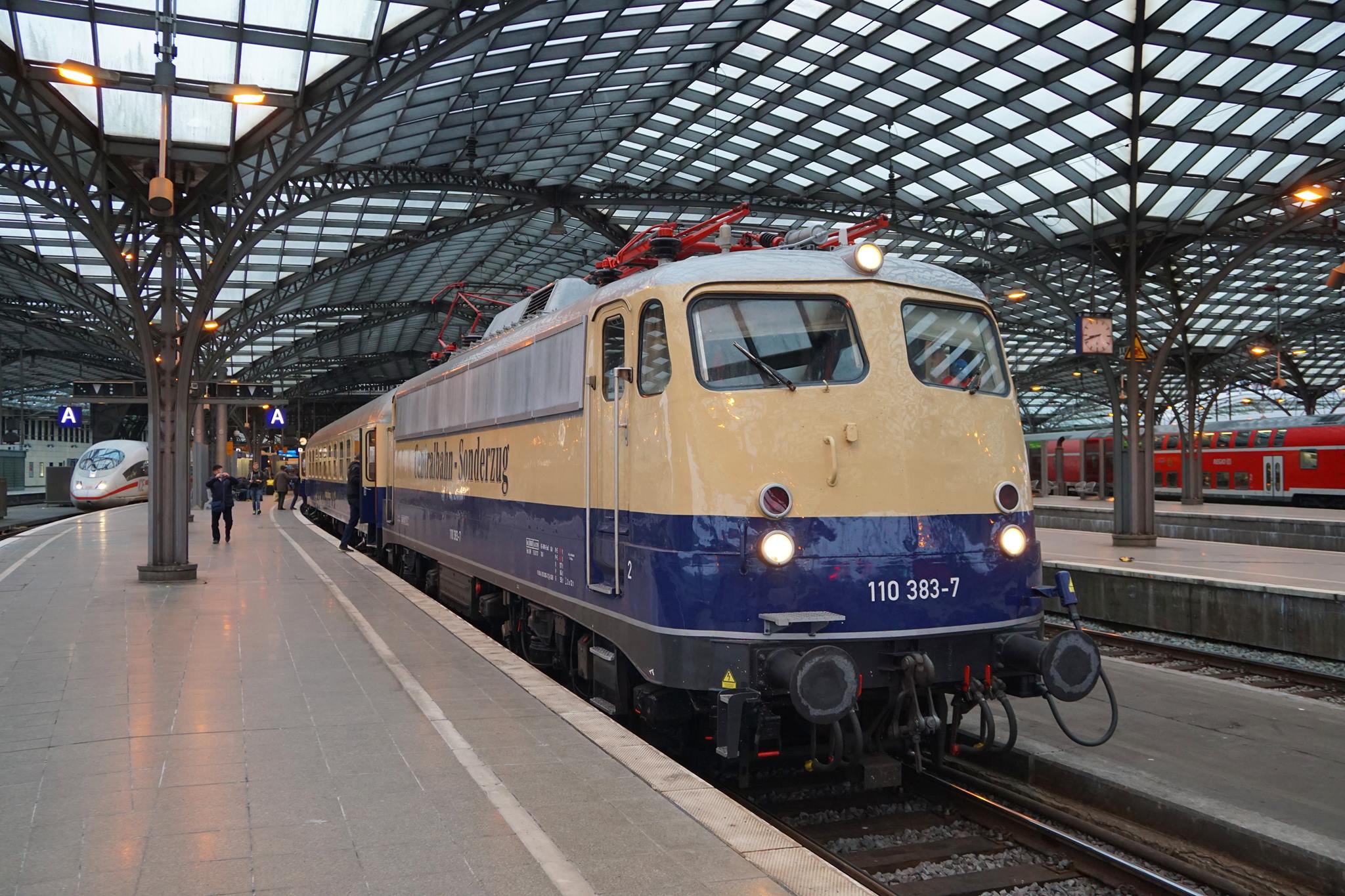 Nostalgiezugreisen|110 383 Lok in Köln Hbf